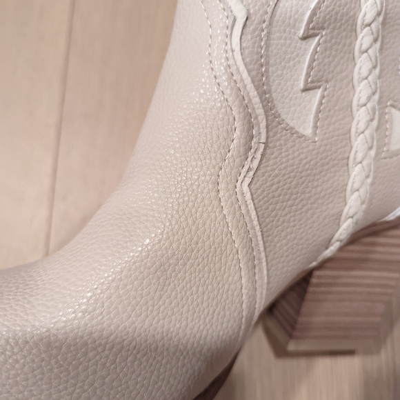 Women's Cream Western Ankle Boots - Picture 11 of 16